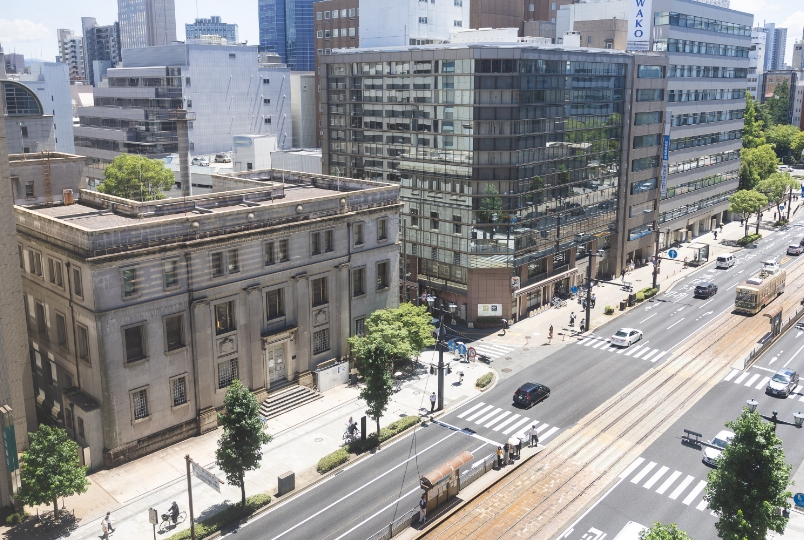 ビルの9階にあるオフィスからは、広島の街並みを一望できます